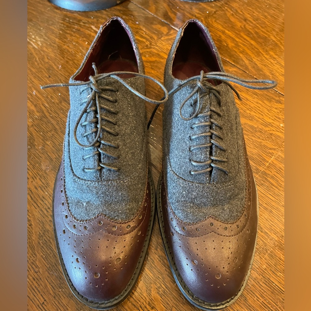 Ann Taylor Loft gray and brown lace up. Size 8
